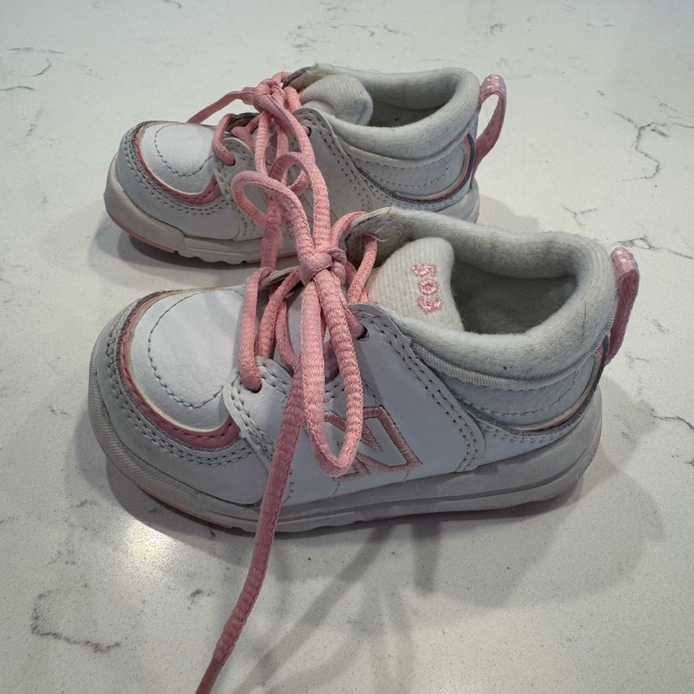 New Balance Kids Sneakers White and Pink